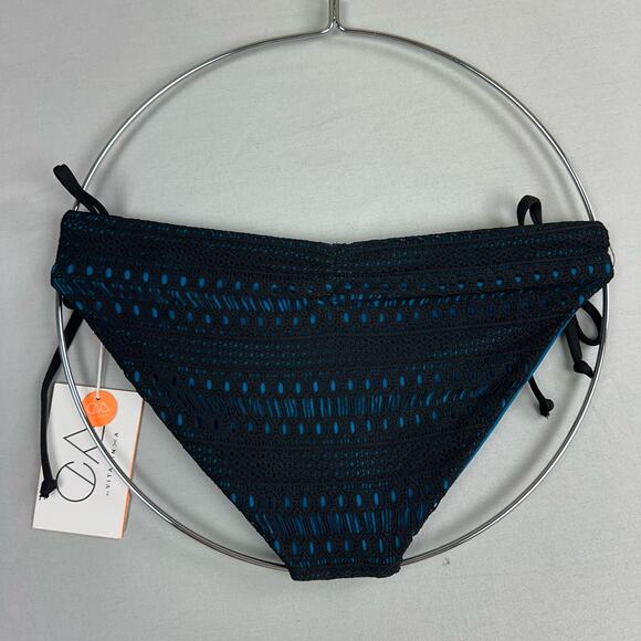 CA by Vitamin A Women’s Medium Micheala Crochet Reversible - Picture 7 of 7